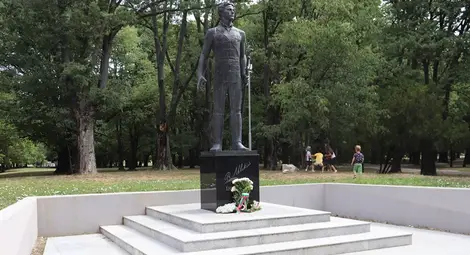 Поклон пред Апостола!