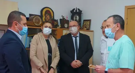 Медиците почетоха паметта на седемте загинали от К-19 колеги