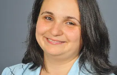 Най-младата съветничка чака близначета