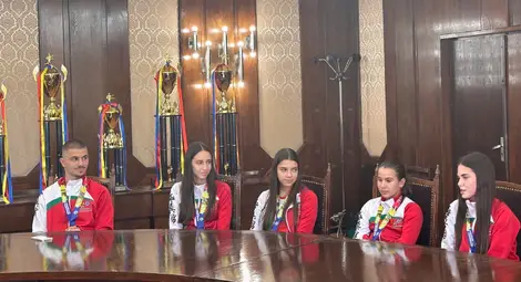 Кметът Пенчо Милков награди русенски шампиони по карате за успехите им на европейско първенство