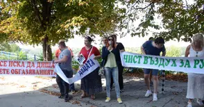 Протестиращите за чист въздух застават до демонстрантите срещу хлора преди 30 години