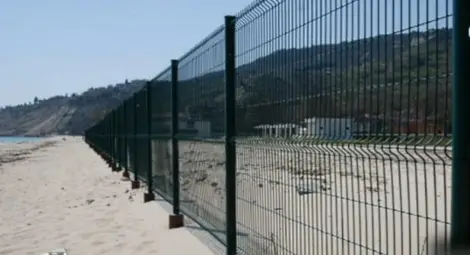Метална ограда разделя плажа в Кранево /видео/ Метална ограда разделя плажа в Кранево /видео/