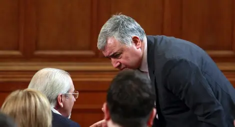 Местан: ДПС не се отказва от вота на недоверие. Мерджанов: БСП няма да подкрепи подписката