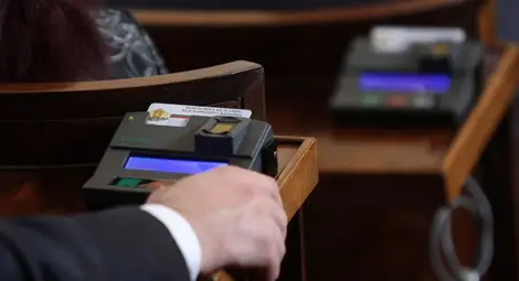 Връщат имена на починали, сменени през Възродителния процес