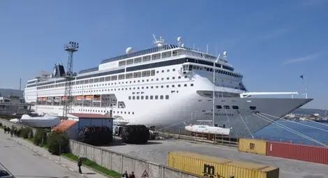 Ограбиха туристи от круизния кораб "Синфония"