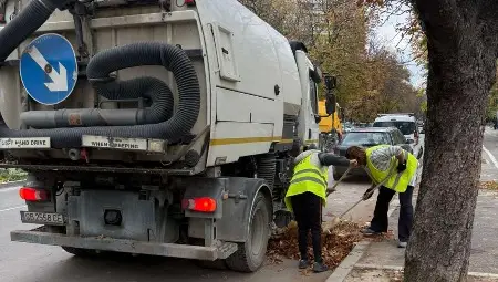 Продължава сезонното почистване на дъждоприемните шахти Продължава сезонното почистване на дъждоприемните шахти