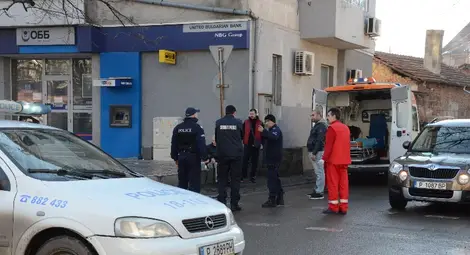 Шофьор на &bdquo;Ауди&ldquo; блъсна  старец с колело на зебра