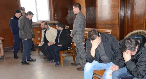 Гърците от цигарения канал за милиони остават в ареста