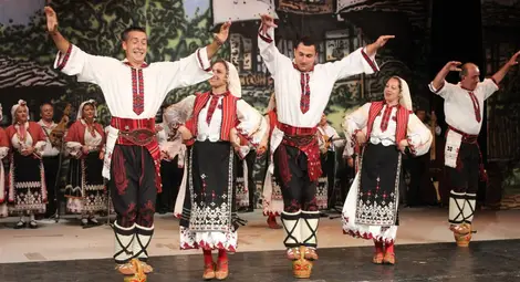 Автентичната капанска сватба оживява на сцената на Доходното здание