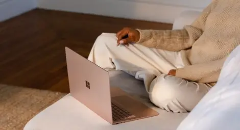 Microsoft представи бъдещето на лаптопите и сгъваемите телефони