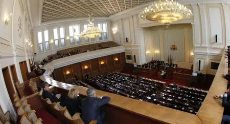 Шестима депутати напускат парламента