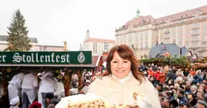 Младенецът, повит в пелени от пудра захар