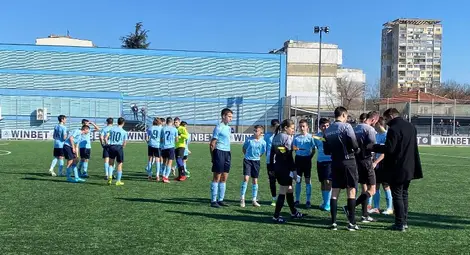 Момчетата на Илиян Памуков се стараха, но отстъпиха на домакините.