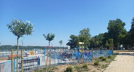 Предвидени в проекта за кея поливни  системи изчезнали мистериозно от книжата