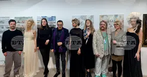 Изложбата „Точки на пресичане" разкрива културните сходства и дисонанси между Венеция и София, каза проф. Любомир Стойков