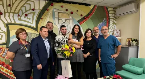 Грамоти и подаръци за първото бебе за 2024 година и последното за 2023-а