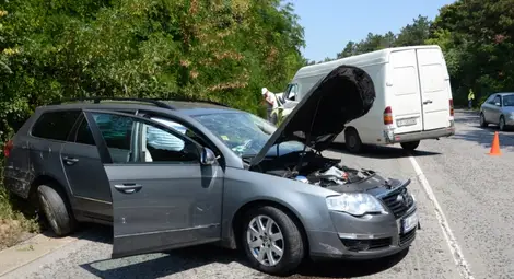 Двама шофьори се отърваха по чудо след челен удар на Мойсев баир