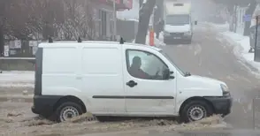 10 метра локва затруднява достъпа до гробище „Чародейка“