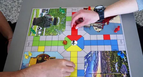 Турнир по &bdquo;Не се сърди, човече&ldquo; събира малки и големи в Русе /галерия/