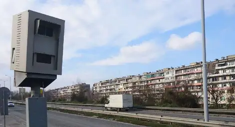 Камерата на булевард „България“ снима 275 летящи коли дневно Камерата на булевард „България“ снима 275 летящи коли дневно