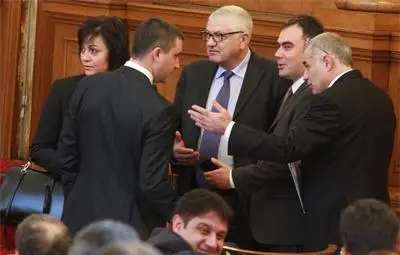 Шефът, а не министри да решават отработват ли се дни между празниците