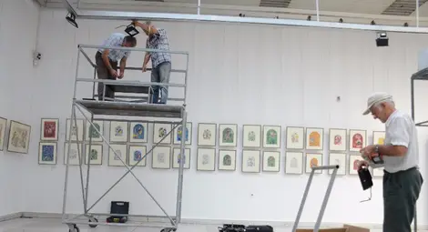 Специално за изложбата на Шагал галерията се сдоби с ново артистично осветление с помощта на Министерството на културата. 			 	       Снимки: Бисер ТОДОРОВ