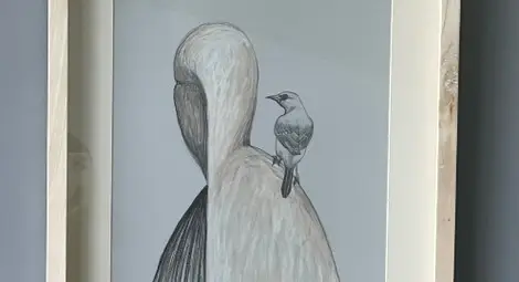 Нина Лишовска пази първата си резбована плочка от ученическите години в Дървото