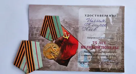 Преподавателят на поколения морски офицери и капитани проф. Илия Пеев с почетни международни отличия