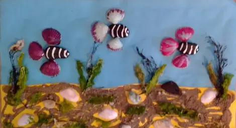 Малки творци майсториха бижута с мидени черупки