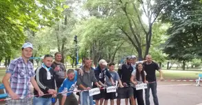 Феновете боядисаха Слона в небесносини цветове