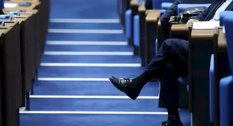 Парламентът се събира за последно, за да се разпусне