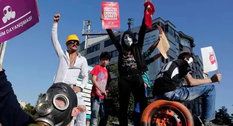 Млади градски жени - лицето на протестите в Турция Млади градски жени - лицето на протестите в Турция