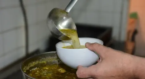 25 бездомници с топъл обяд и сандвич за вечеря от БЧК