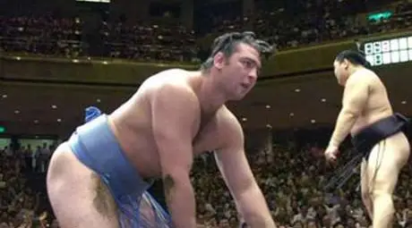 Котоошу с кошмарен старт във Фукуока, Аоияма бие атрактивно с рядка техника /видео/ 