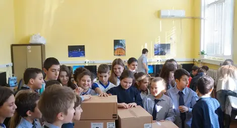 Още 7 робота LEGO пристигнаха в Математическата гимназия