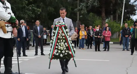 Екзарх Йосиф почете Ботев и героите на българската свобода и независимост с паметник на поета-революционер /галерия/