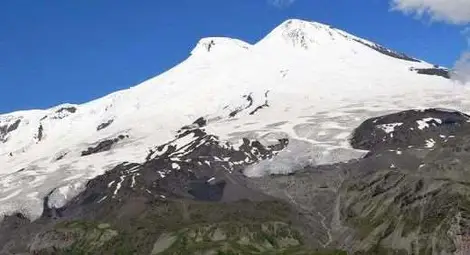 10-годишната Ивана покори кавказкия първенец Елбрус