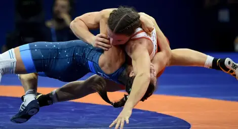 Дудова се върна с положителен баланс от борбите в Индия