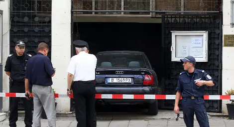 35-годишният Марчо Жеков се вряза в турското посолство