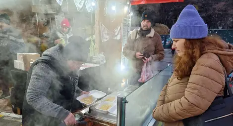 Най-голямата завеса от коледни светлини, по-високо от 10-етажна сграда виенско колело и още много атракции на 70 км от Русе