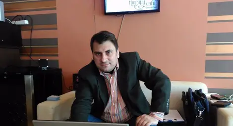 Идеята за социалното кафене, което се самоиздържа, е на груповия терапевт Пламен Петков. Снимка: „Утро“ Идеята за социалното кафене, което се самоиздържа, е на груповия терапевт Пламен Петков. Снимка: „Утро“