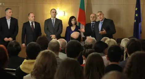 Бойко преди срещата с Меркел: КТБ беше умишлено съборена от предишния кабинет Бойко преди срещата с Меркел: КТБ беше умишлено съборена от предишния кабинет