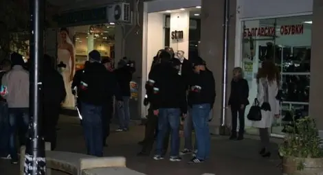 Плъзнаха параченгетата на Расате 