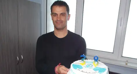 Агитката подслади с торта рождения ден на Веско Великов