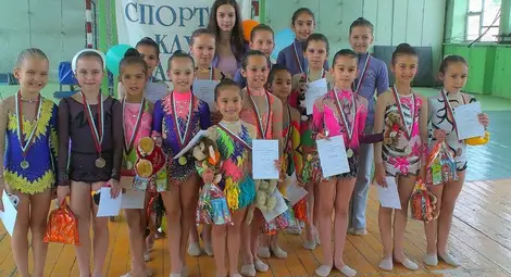 Грациите на &bdquo;Акро&ldquo; блеснаха с медали на &bdquo;Звездички&ldquo;-те