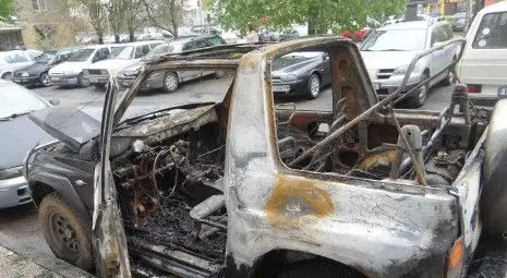 Взривиха джип срещу мол "Варна"