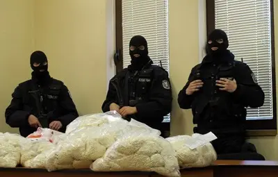 Арестуваха трима араби, докато купуват 60 кг амфетамин 