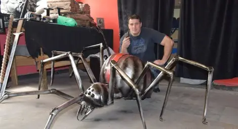 Паяк и дракон на модерния ковач Ивайло  превърнаха в хит студио за татуировки