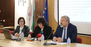 6 специалности повече, но 7 паралелки по-малко в горния курс наесен