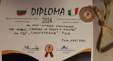 Деца подариха на кмета Пенчо Милков филм за скулптора на Паметника на свободата Арналдо Дзоки